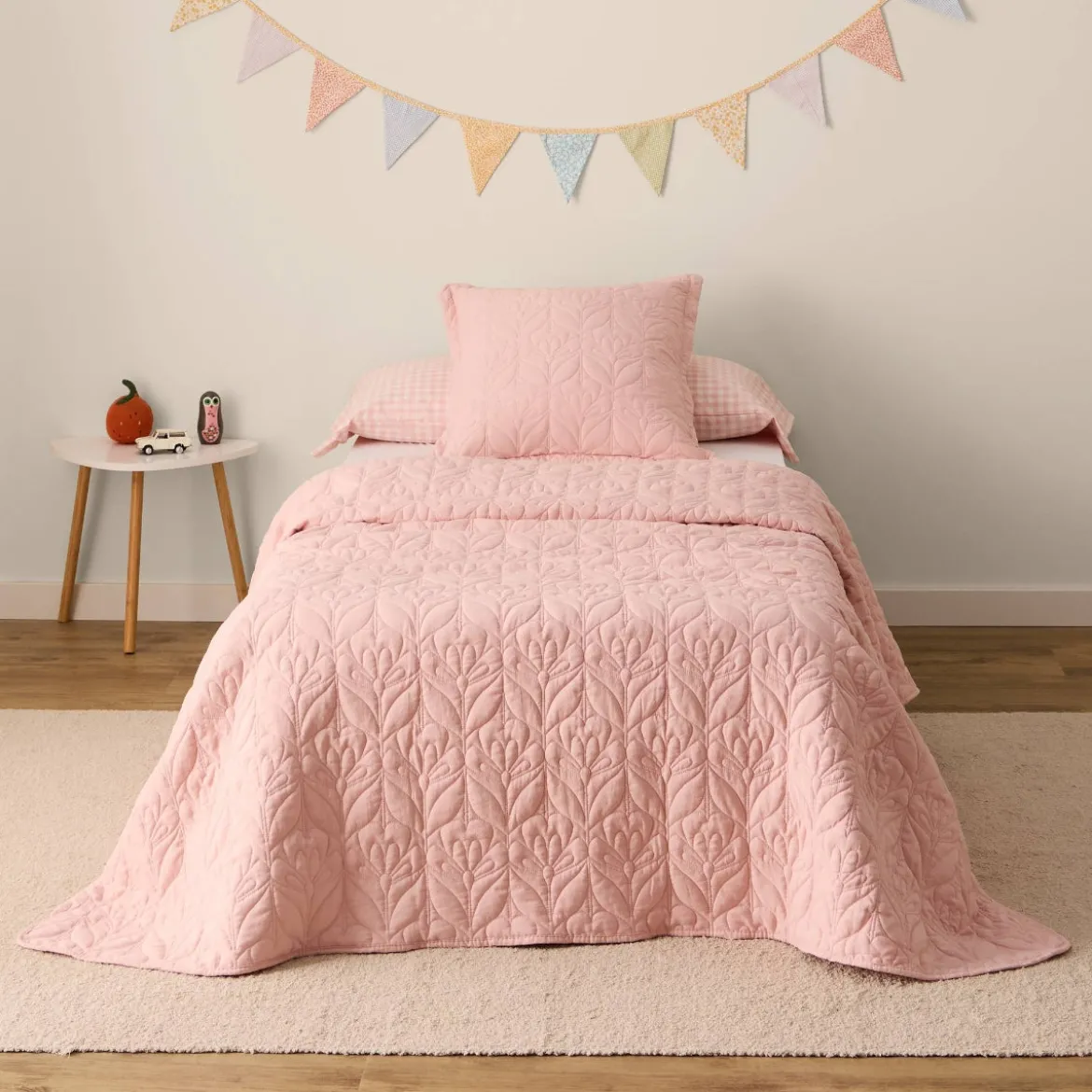 Colcha infantil acolchada floral