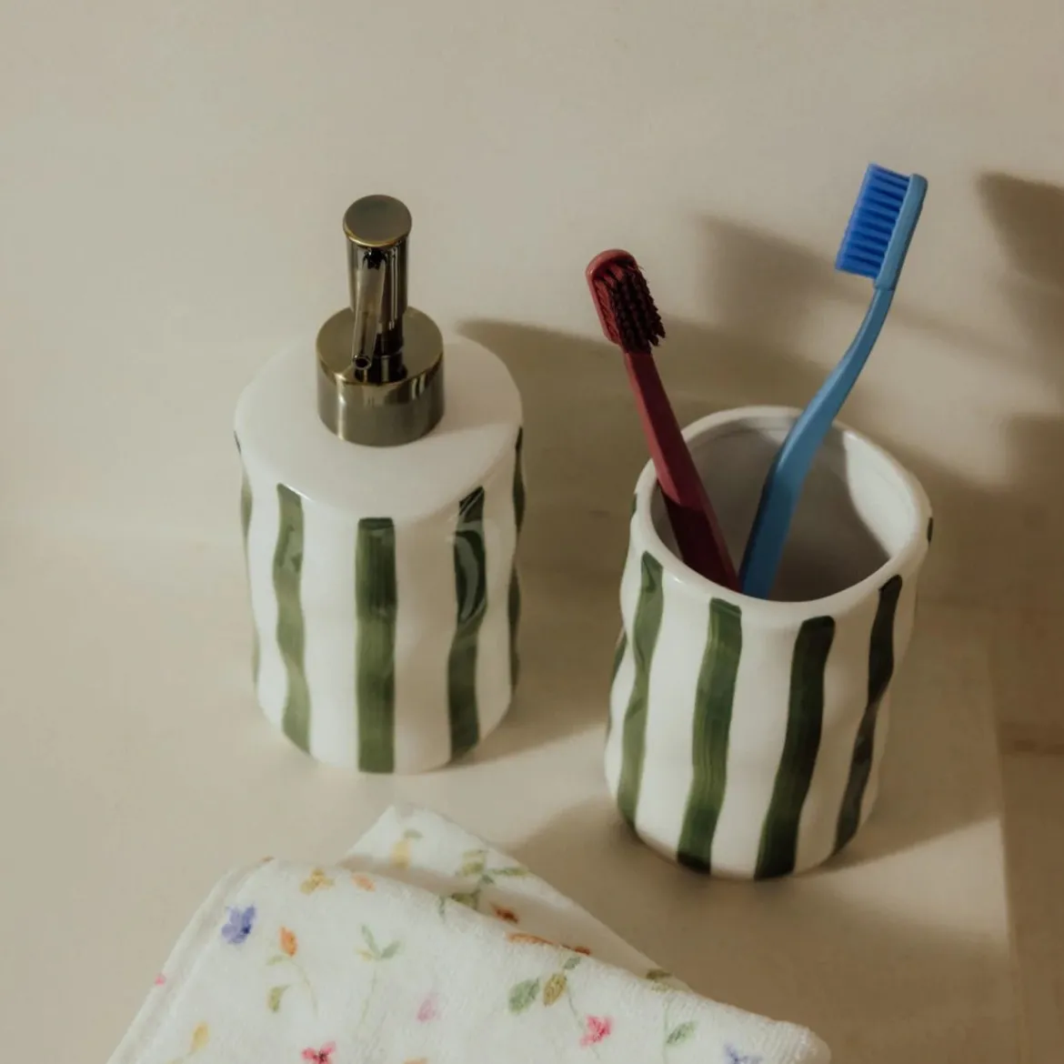Dispensador jabón baño cerámica rayas Olivadi