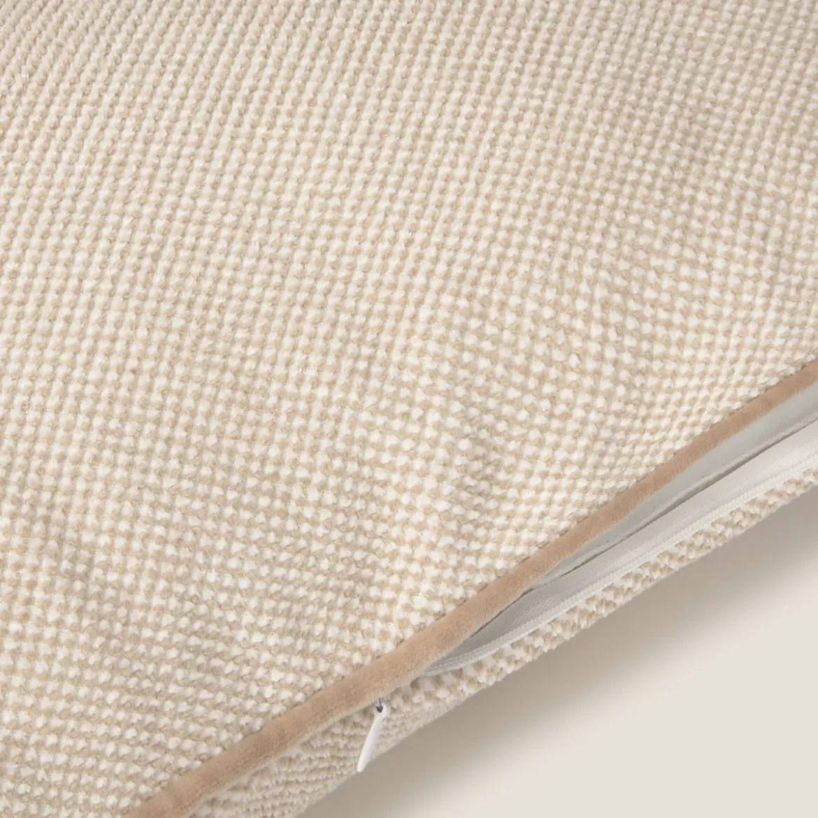 Funda de cojín con vivo decorativo Chernec